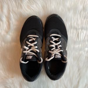 🌟Nike Training Tennis Shoes Sneakers Black Grey Memory Foam Soles | Size 6.5